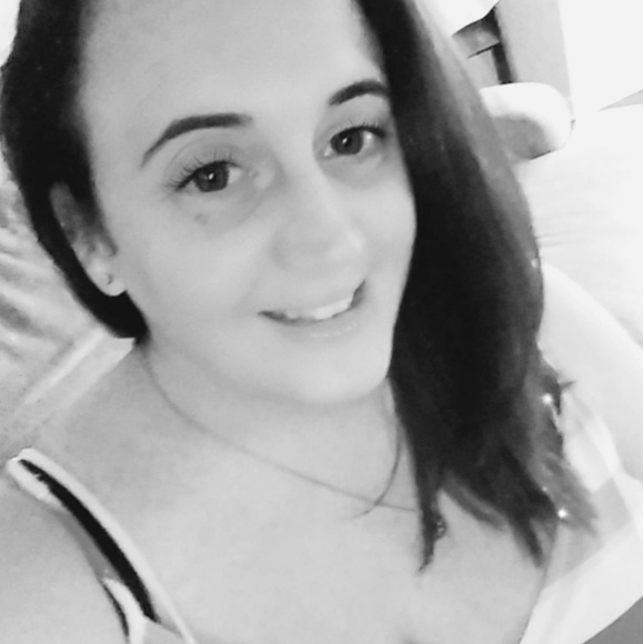 Meet your Posher, Julie - Picture 2 of 6